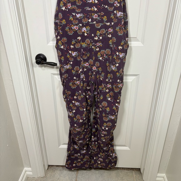 Duluth Trading Co. Heirloom Women’s Gardening Bib Overalls Chicken Farm Print - Picture 2 of 7